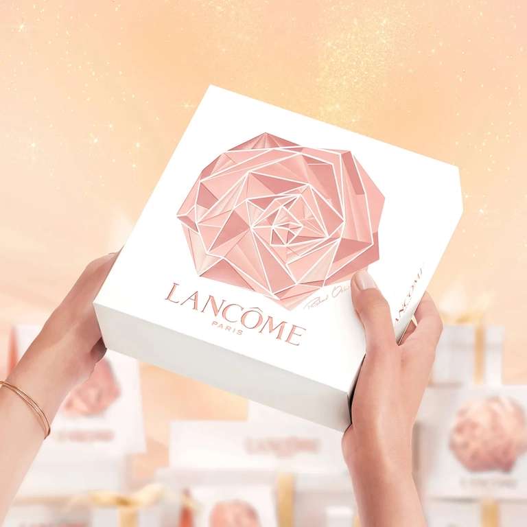 La Vie Est Belle Eau de Parfum 50ml Gift Set - £51.03 delivered with code @ Fragrance Direct
