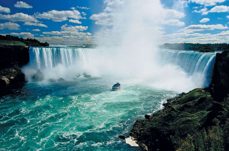 London Stansted to Hamilton, Canada (close to Niagara Falls) from only £235 roundtrip (Apr-May dates) with Play Airlines
