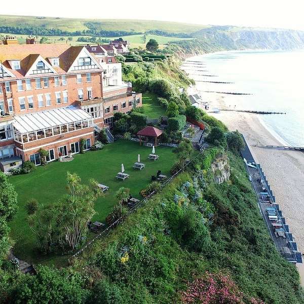 Two nights Dorset - Swanage (Nov 2023 to Apr 2024) - Grand hotel Swanage stay for 2 adults + Daily full English breakfast = £99 @ Travelzoo