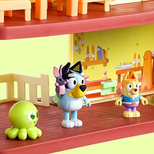 Bluey Amazon EXCLUSIVE Ultimate Lights and Sounds Playhouse and Toy Box, 29 Accessories, 4 Characters £69.78 @ Amazon