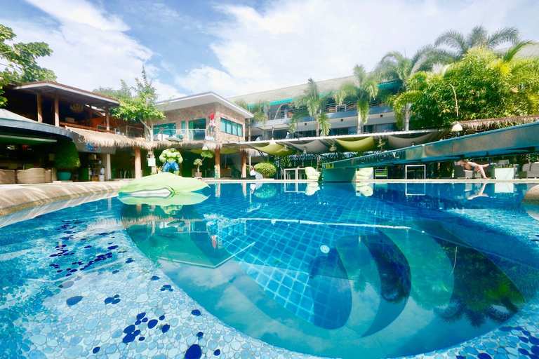 Solo 14nts Pattaya Thailand - Momento Resort, 4 Nov - 18 Nov from London full service flights with free seat selection and 23 kg