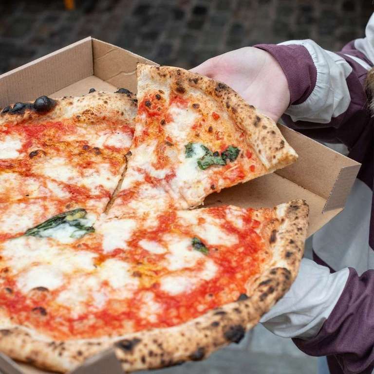 5,000 free Neapolitan pizzas - London Queensway - via newsletter sign-up