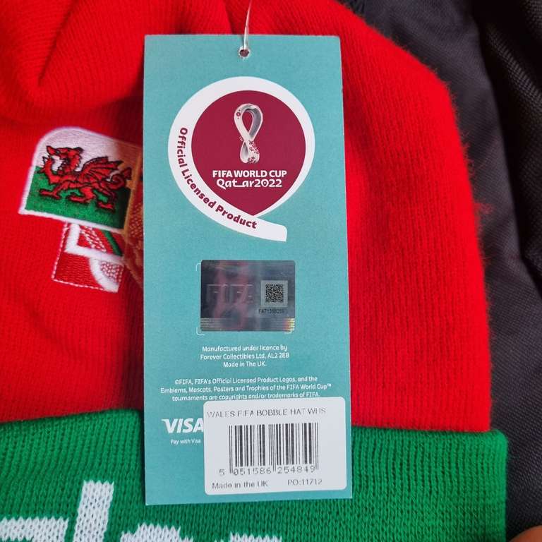 Official Fifa World Cup Qatar 2022 Wales Bobble Hat £3 WHSmith Queen St Cardiff