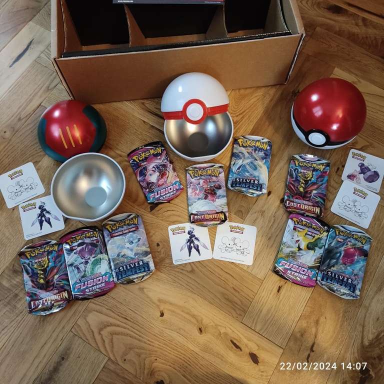 Pokémon TCG: Poké Ball Tin Bundle - Poké Ball, Lure Ball & Premier Ball (9 Pokémon TCG booster packs, 7 sticker sheets)