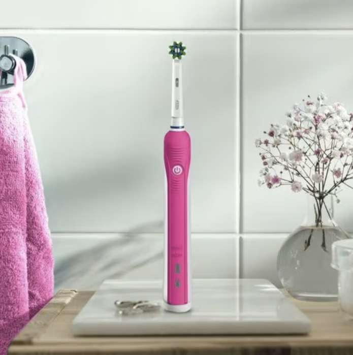 Oral B Pro 1 electric toothbrush + Free C&C