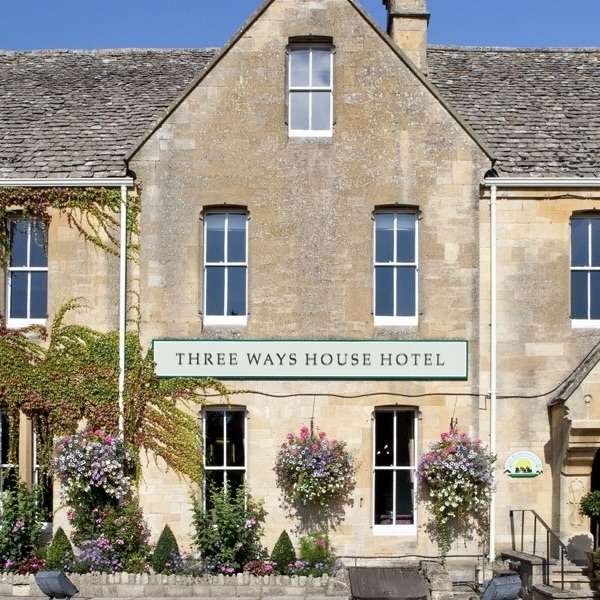 Cotswolds (Mickleton) - 2 nights for 2 people with daily breakfast + 2 course dinner 1st night + welcome drink = £169 @ Travelzoo