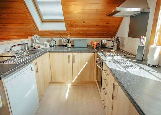 5* Gwel an Mor resort - Portreath (Cornwall) - 3 nights for 4 people in Scandinavian Lodge (2 bedrooms) self catering - £57 per night