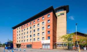 Leicester: 1 NightDouble Room for Two with Breakfast, Late Check-Out and Bubbly at Holiday Inn Express - £44.10 with code via Groupon