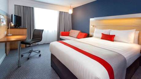 Jan to Mar inc half term - Holiday Inn Express London Limehouse + B'fast + 24hr Thames Pass = £130 (2 adults & 2 children) @ Holiday Extras