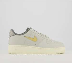 Men's Nike Air Force 1 07 Trainers - £60 Free Collection @ Offspring