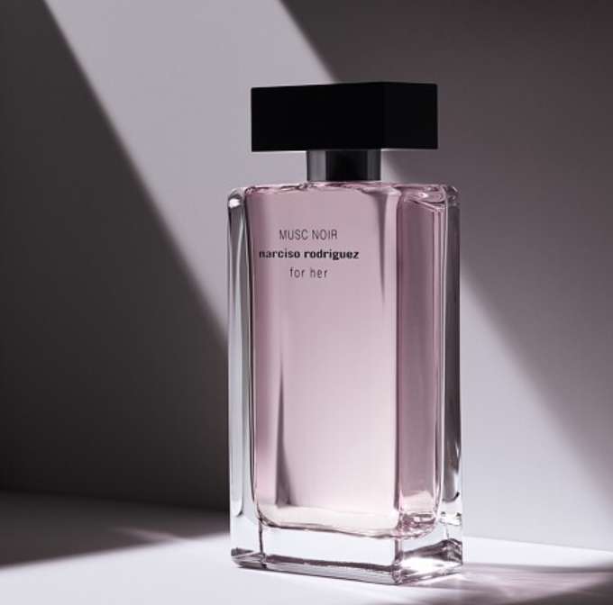 Narciso Rodriguez For Her Musc Noir Eau de Parfum Spray 100ml Gift Set further reduced with code