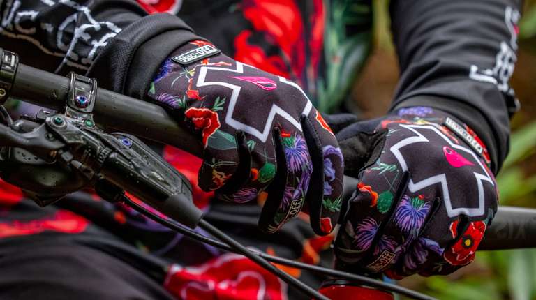 Muc-Off MTB riding gloves. (2 pairs for £15))