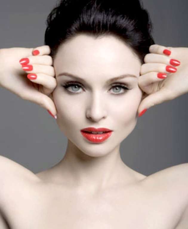 Gwen Stefani tickets from £10 limited Coronation offer - Warwick Castle 23rd June with Sophie Ellis-Bextor at AEG