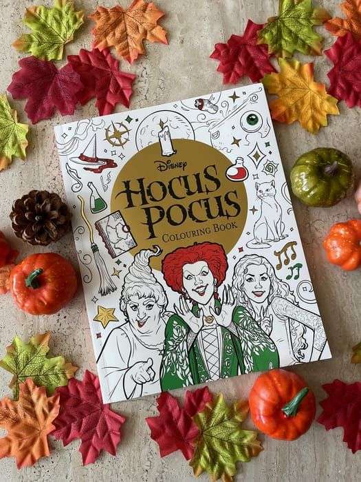 Disney Hocus Pocus Colouring Book: Colour Your Way Through Salem - £3.