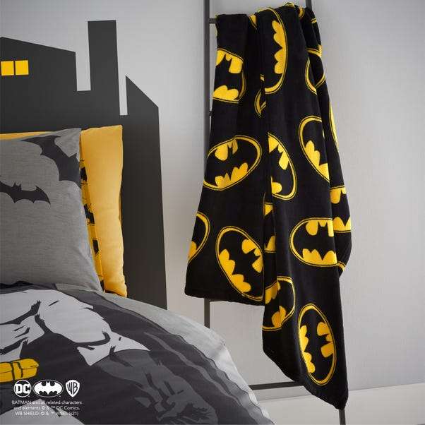 Batman Logo Blanket £6.40 / Batman Hooded Fleece £12.80 - Free C&C