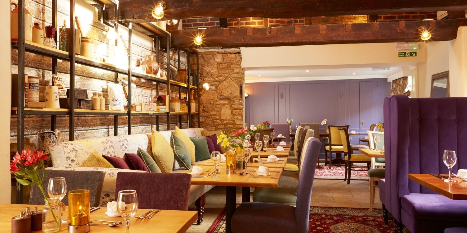 Oxfordshire Coaching Inn White Hart Hotel Getaway With Full English Breakfast For Two Only 